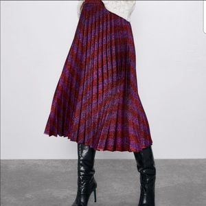 Zara NWT Pleated Skirt with Metallic Thread 🌟